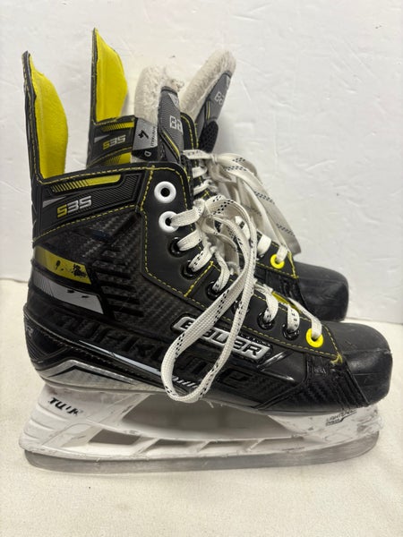 Bauer Supreme S35 Hockey Skates Regular Width Size 4 (Used)