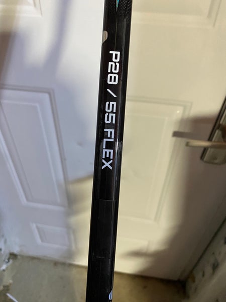 Intermediate Bauer Vapor FlyLite Right Handed Hockey Stick P28 55 Flex (New)