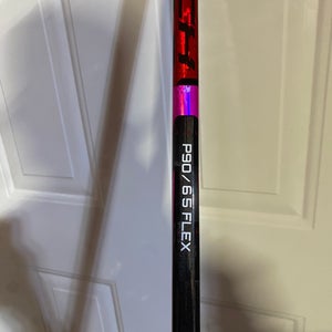 Intermediate Bauer Twitch Right Handed Hockey Stick P90 65 Flex (New)