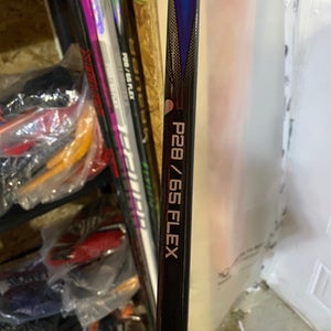 Intermediate Bauer Vapor FlyLite Right Handed Hockey Stick P28 65 Flex (New)