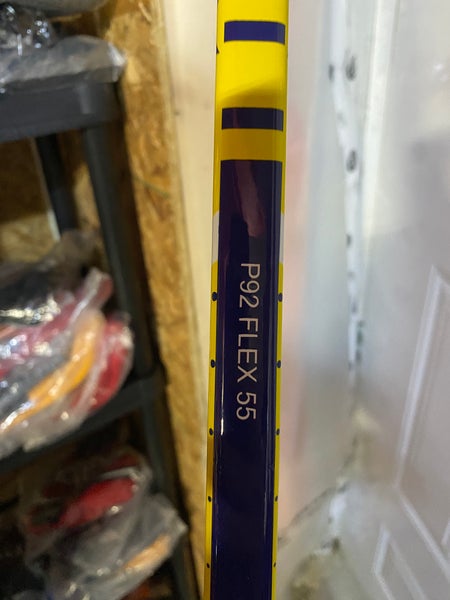 Intermediate Bauer Vapor Hyperlite 2 Right Handed Hockey Stick P92 55 Flex (New)