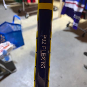 Intermediate Bauer Vapor Hyperlite 2 Right Handed Hockey Stick P92 65 Flex (New)