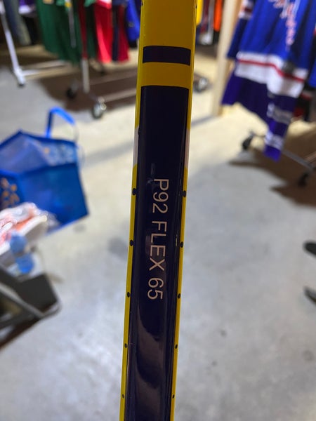 Intermediate Bauer Vapor Hyperlite 2 Right Handed Hockey Stick P92 65 Flex (New)