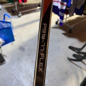 Senior Bauer Vapor Hyperlite 2 Right Handed Hockey Stick P91A 77 Flex (New)