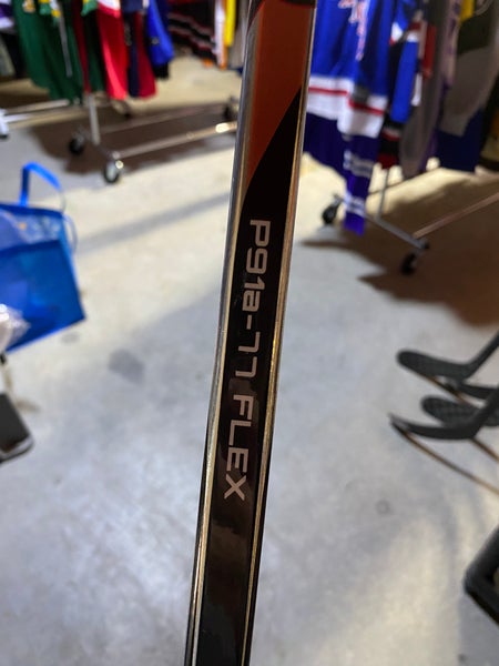 Senior Bauer Vapor Hyperlite 2 Right Handed Hockey Stick P91A 77 Flex (New)