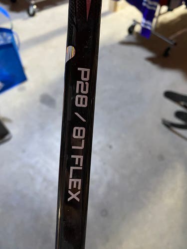 Senior Bauer Vapor FlyLite Right Handed Hockey Stick P28 87 Flex (New)