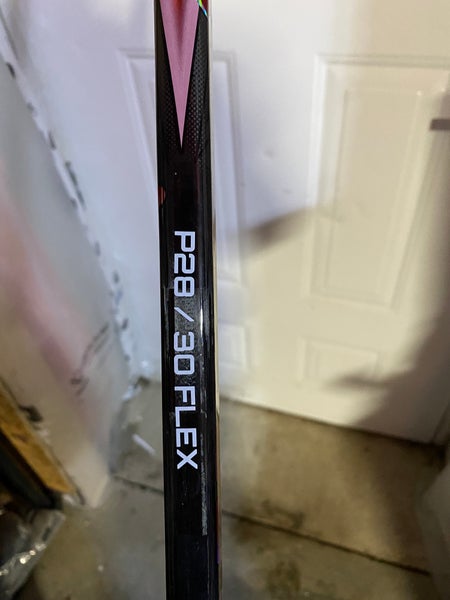 Youth Bauer Vapor FlyLite Left Hand Hockey Stick P28 30 Flex (New)
