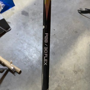 Youth Bauer Vapor FlyLite Left Hand Hockey Stick P28 30 Flex (New)