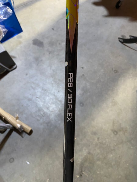 Youth Bauer Vapor FlyLite Left Hand Hockey Stick P28 30 Flex (New)