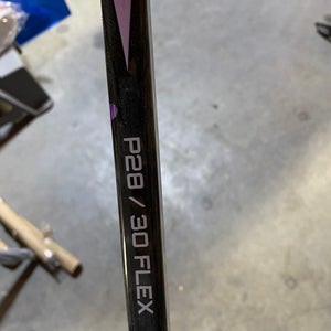 Youth Bauer Vapor FlyLite Left Hand Hockey Stick P28 30 Flex (New)