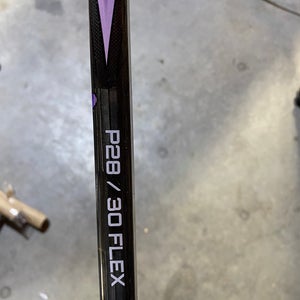 Youth Bauer Vapor FlyLite Left Hand Hockey Stick P28 30 Flex (New)
