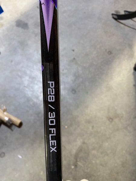 Youth Bauer Vapor FlyLite Left Hand Hockey Stick P28 30 Flex (New)