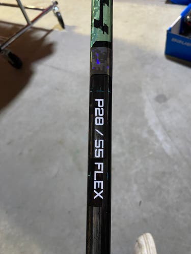Intermediate Bauer Twitch Left Hand Hockey Stick P28 55 Flex (New)