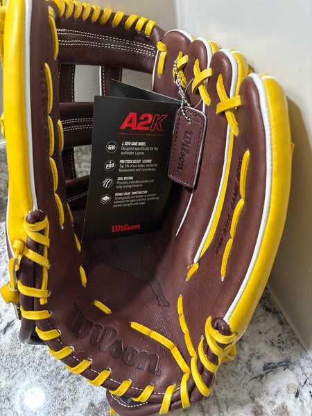 2024 Wilson A2K NEW RH Outfield Baseball Glove 12.75" New with the tags on.