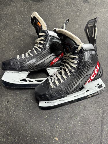 2022 CCM AS-V Pro Hockey Skates Extra Wide Width 8.5 (Used)