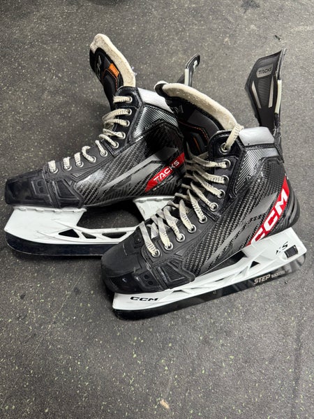 2022 CCM AS-V Pro Hockey Skates Extra Wide Width 8.5 (Used)