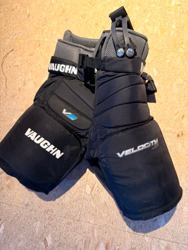 Junior Vaughn Velocity V9 Pro Hockey Goalie Pants (Used) small/medium