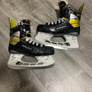 Bauer Supreme 3S Hockey Skates Regular Width Size 2.5 (Used)
