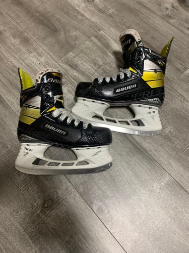 Bauer Supreme 3S Hockey Skates Regular Width Size 2.5 (Used)