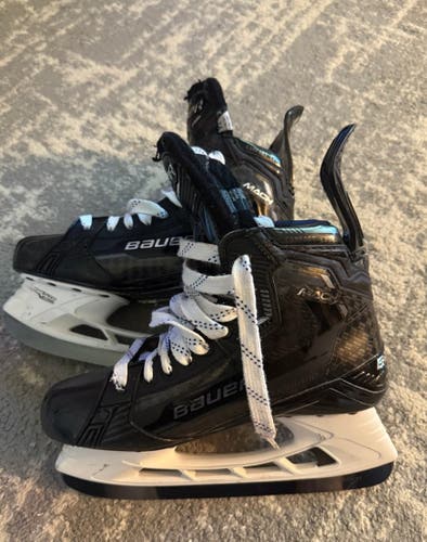 2022 Bauer Supreme Mach Hockey Skates Regular Width 9.5 (Used)