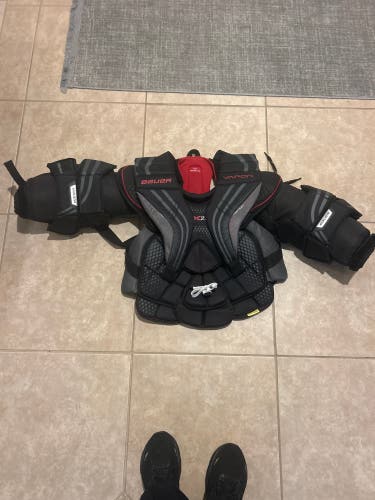 Medium Bauer Vapor X2.9 Goalie Chest Protector (Used)