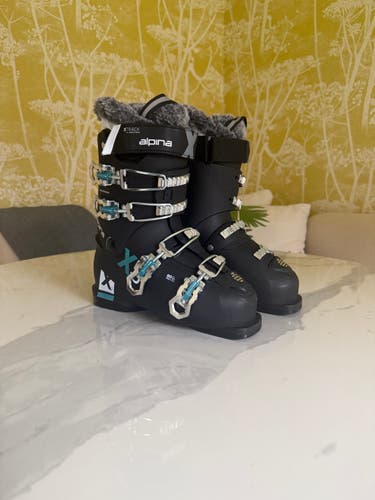 Mondo 25 & 25.5 Women's Alpina All Mountain Eve X5 Ski Boots (Used)