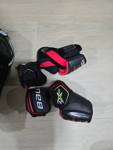 Senior Medium Bauer Vapor 2X Pro Elbow Pads (Used)