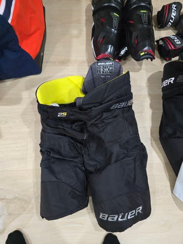 Men's Senior Medium Bauer Supreme 2S Pro Hockey Pants (Used)