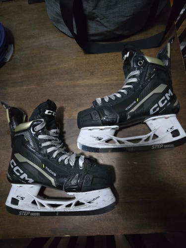 CCM AS-V Hockey Skates Regular Width Size 3 (Used)