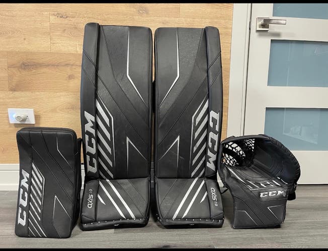 Black Senior 33” Regular CCM Axis 1.9 Goalie Full Set
