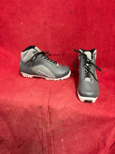 Size 7.0 Cross Country Ski Boots (Used)