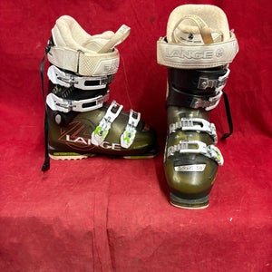 Ski Boots: Mondo 23 & 23.5 Women's Lange Ski Boots (Used)