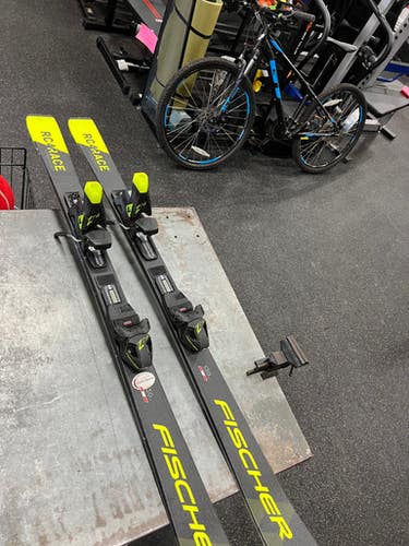 Used Fischer RC4RACE Boys DH Ski/Binding Black 130 cm 11337-S000475716