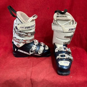 Ski Boots: Mondo 23 & 23.5 Tecnica Ski Boots (Used)