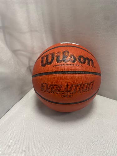 Used Wilson EVOLUTION Basketball Womens Indoor 28 1/2" 11490-S000267470