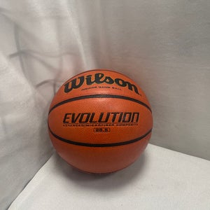 Used Wilson EVOLUTION Basketball Womens Indoor 28 1/2" 11490-S000267471