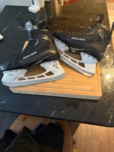 2022 Bauer Supreme Mach Hockey Skates 9.5 (Used)