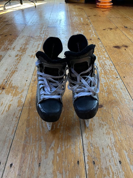 Bauer Hockey Skates Regular Width Size 1 (Used)