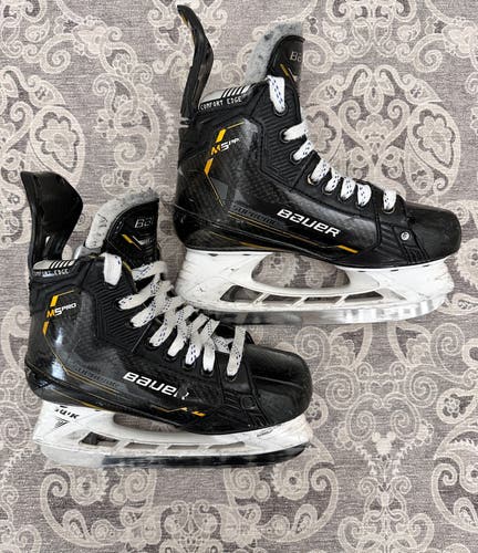 2022 Bauer Supreme M5 Pro Hockey Skates Regular Width Size 4 (Used)