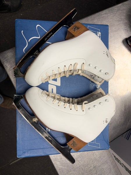 Risport Figure Skates Adult 7 (Used)