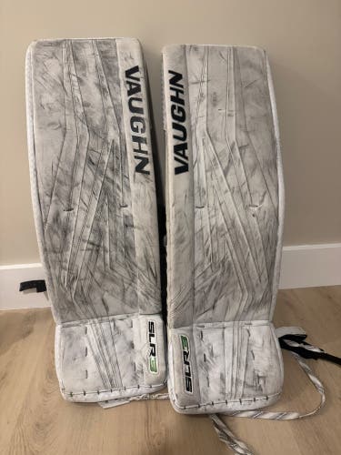 30" Vaughn Slr3 Goalie Leg Pads (Used)