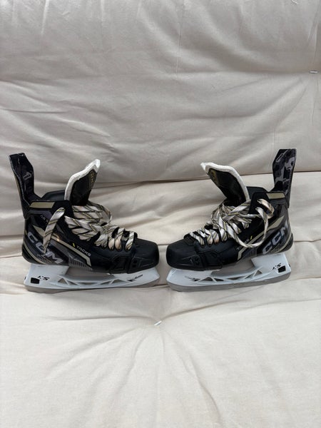 2022 CCM Tacks AS-570 Hockey Skates Regular Width 9.5 (Used)