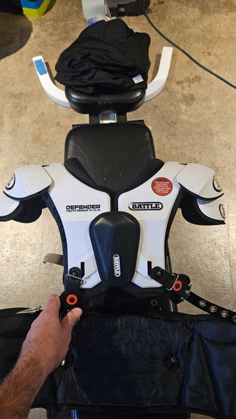 Medium Youth Battle Defender Shoulder Pads (Used)