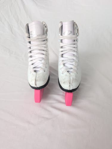 Dominion Canada Figure Skates Junior 13 (Used)