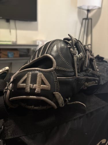 44 Pro Signature Series RH Infield Baseball Glove 11.5" (Used)