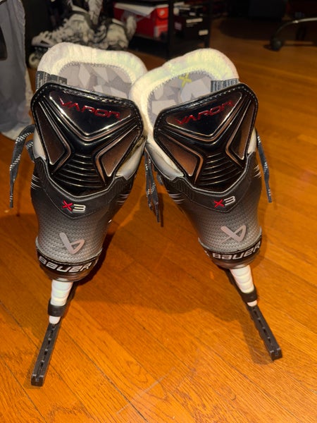 2022 Bauer Vapor X3 Hockey Skates Regular Width 7.5 (Used)