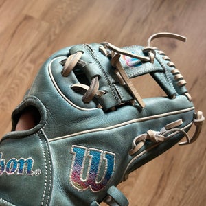 2022 Wilson A2000 RH Infield Baseball Glove 11.5" (Used)