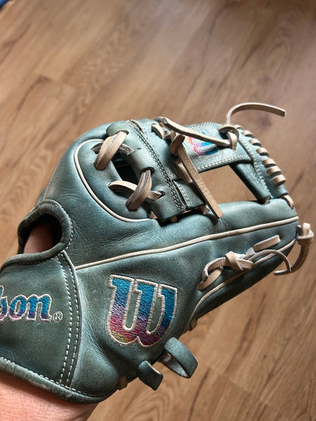 2022 Wilson A2000 RH Infield Baseball Glove 11.5" (Used)