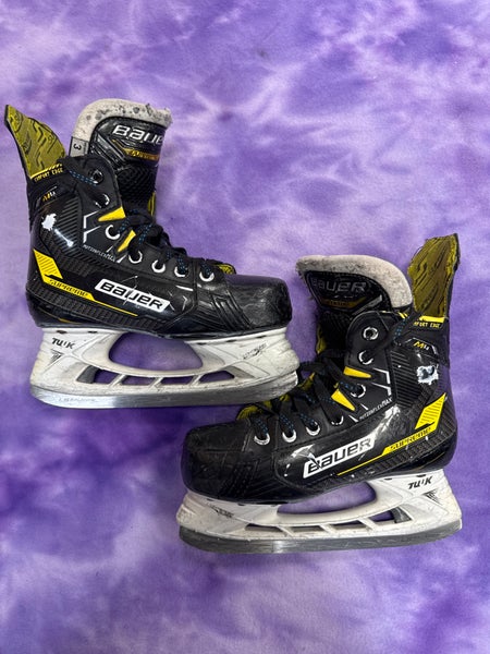 Junior Bauer Supreme M4 Hockey Skates Regular Width Size 3 (Used)
