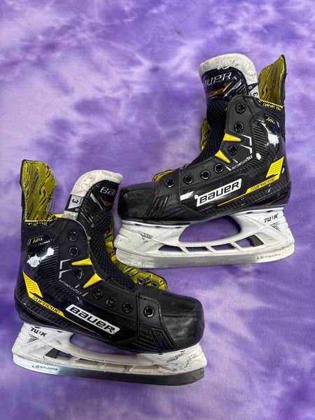 Junior Bauer Supreme M4 Hockey Skates Regular Width Size 3 (Used)